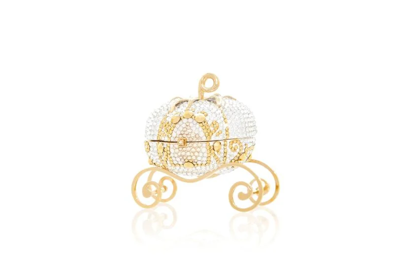 9 Judith Leiber Bags That Look Like They Belong in a Fairy Tale 4.webp
